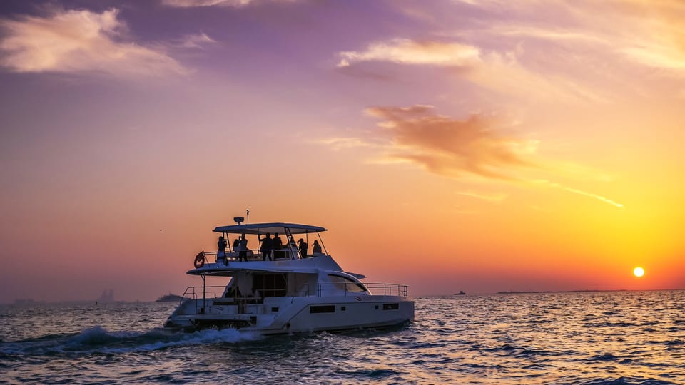 Dubai Marina: İsteğe Bağlı Kahvaltı veya Barbekü ile Yat Turu