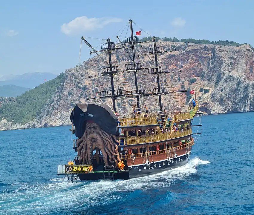 Pirates Boat Tour in Alanya